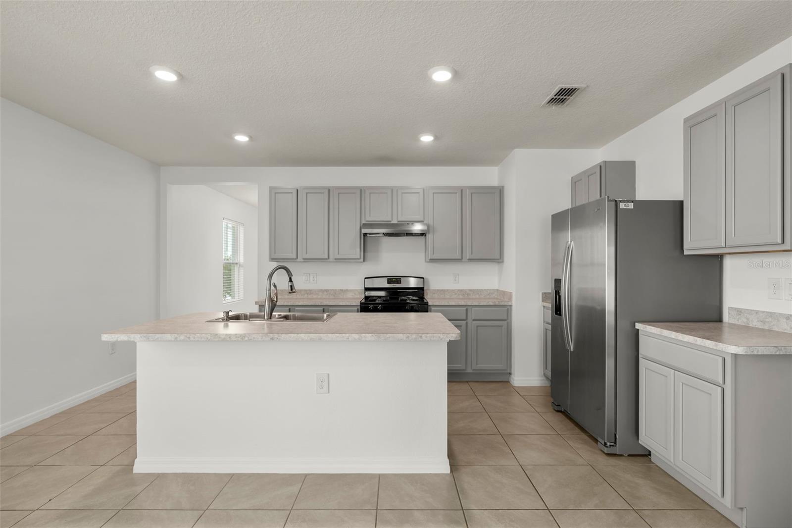 3658 Caspian St Property Photo 7