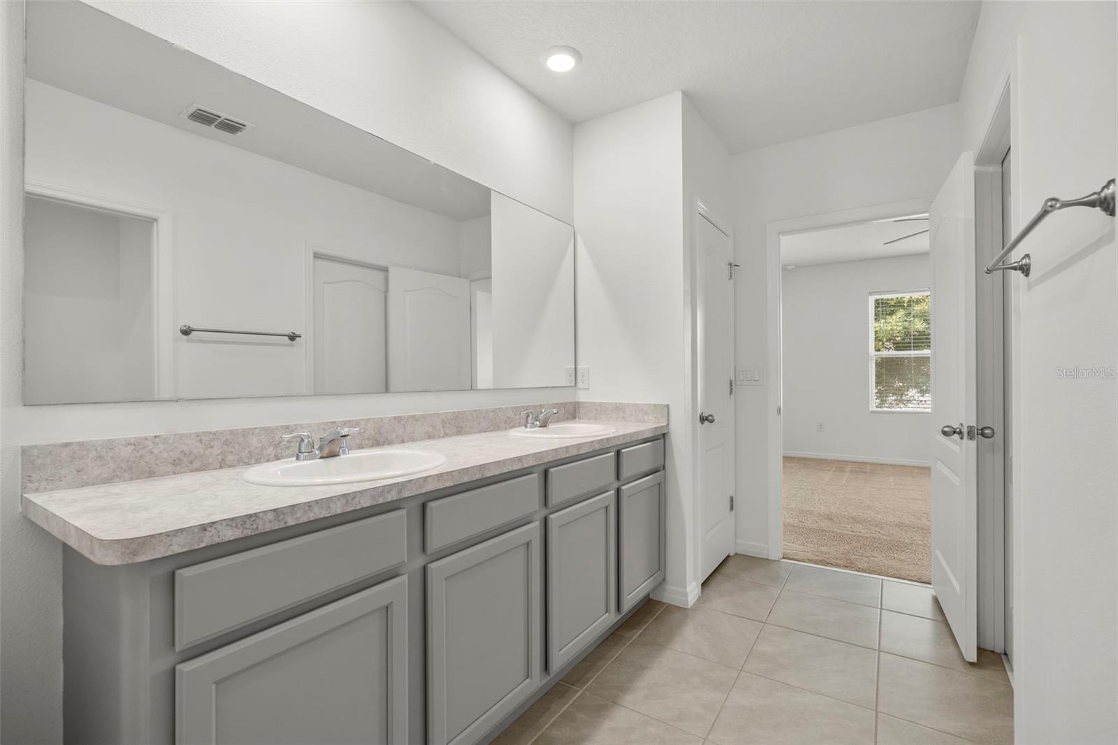 3658 Caspian St Property Photo 10