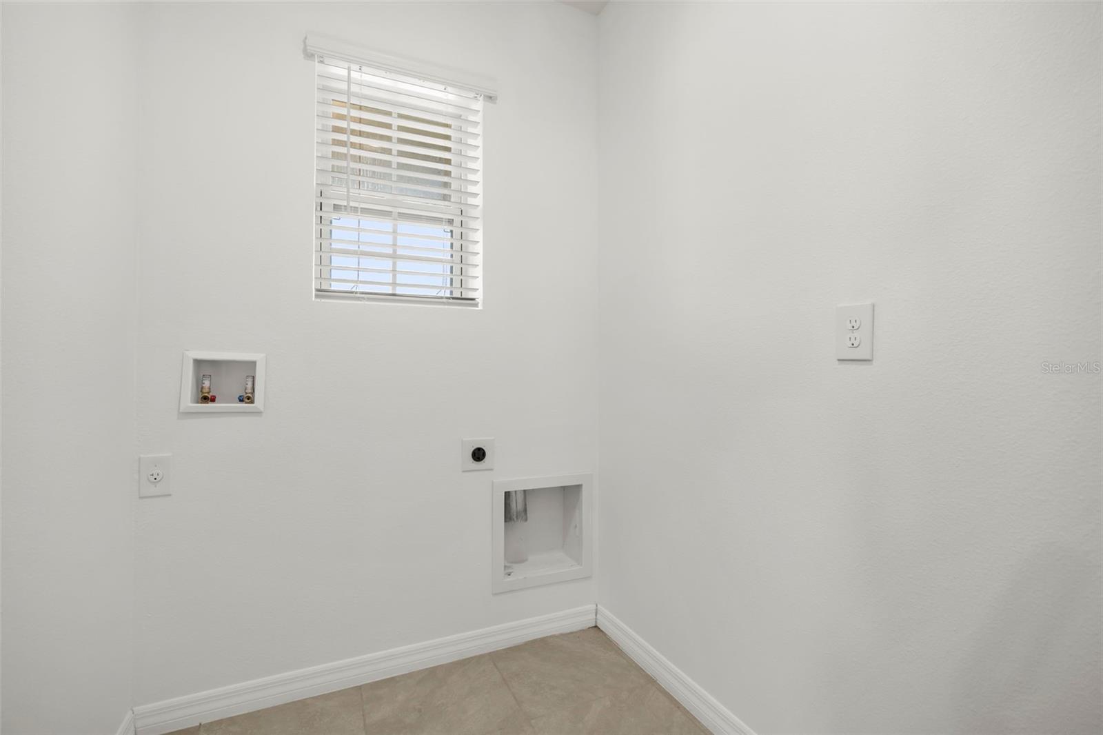 3658 Caspian St Property Photo 16