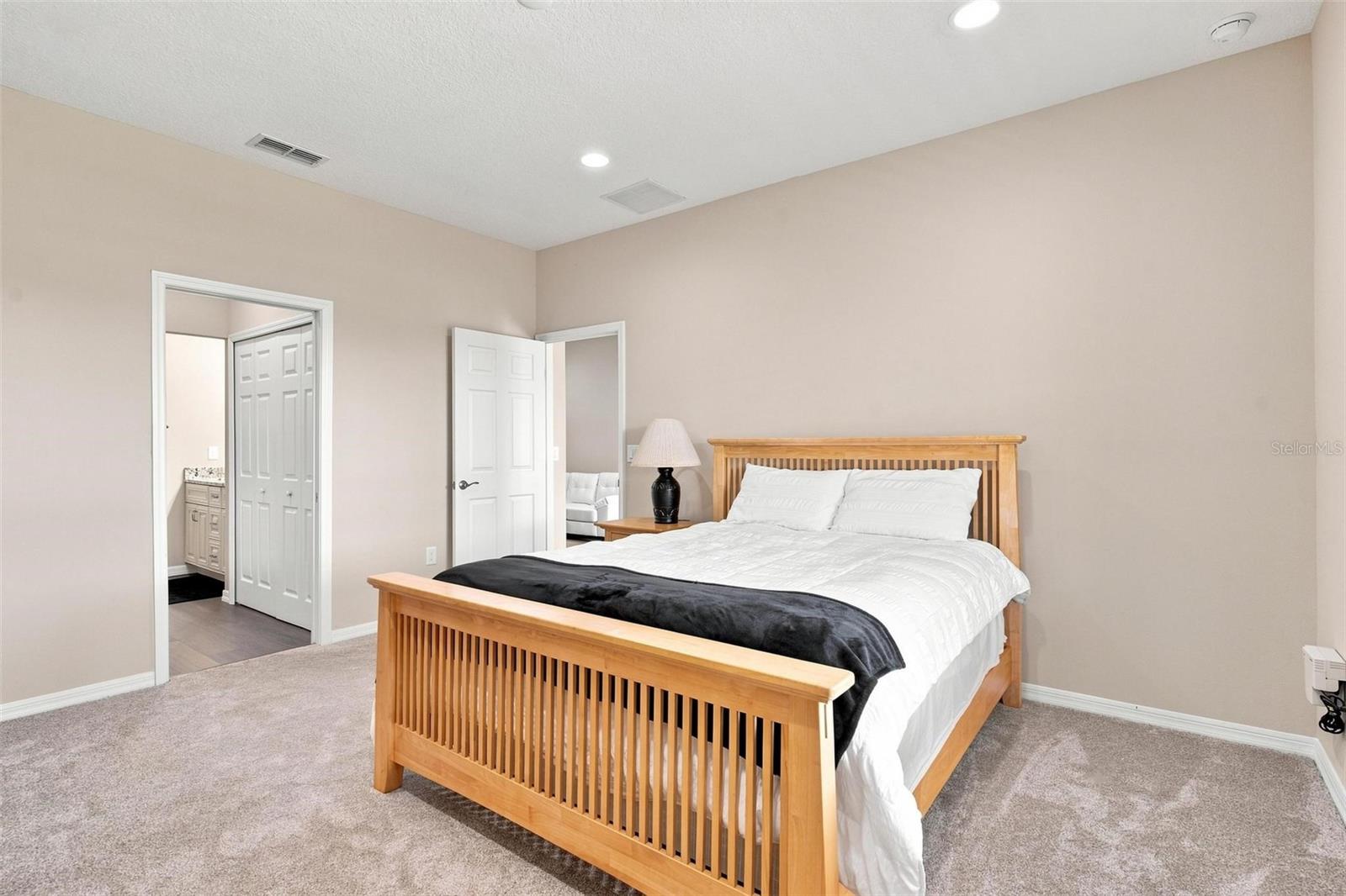 27001 White Plains Way Property Photo 27