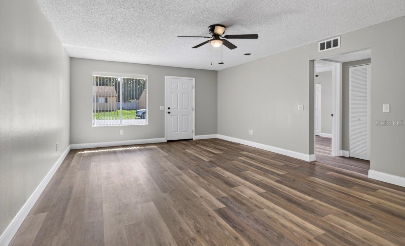 424 E Rosewood Ln #424 Property Photo 5