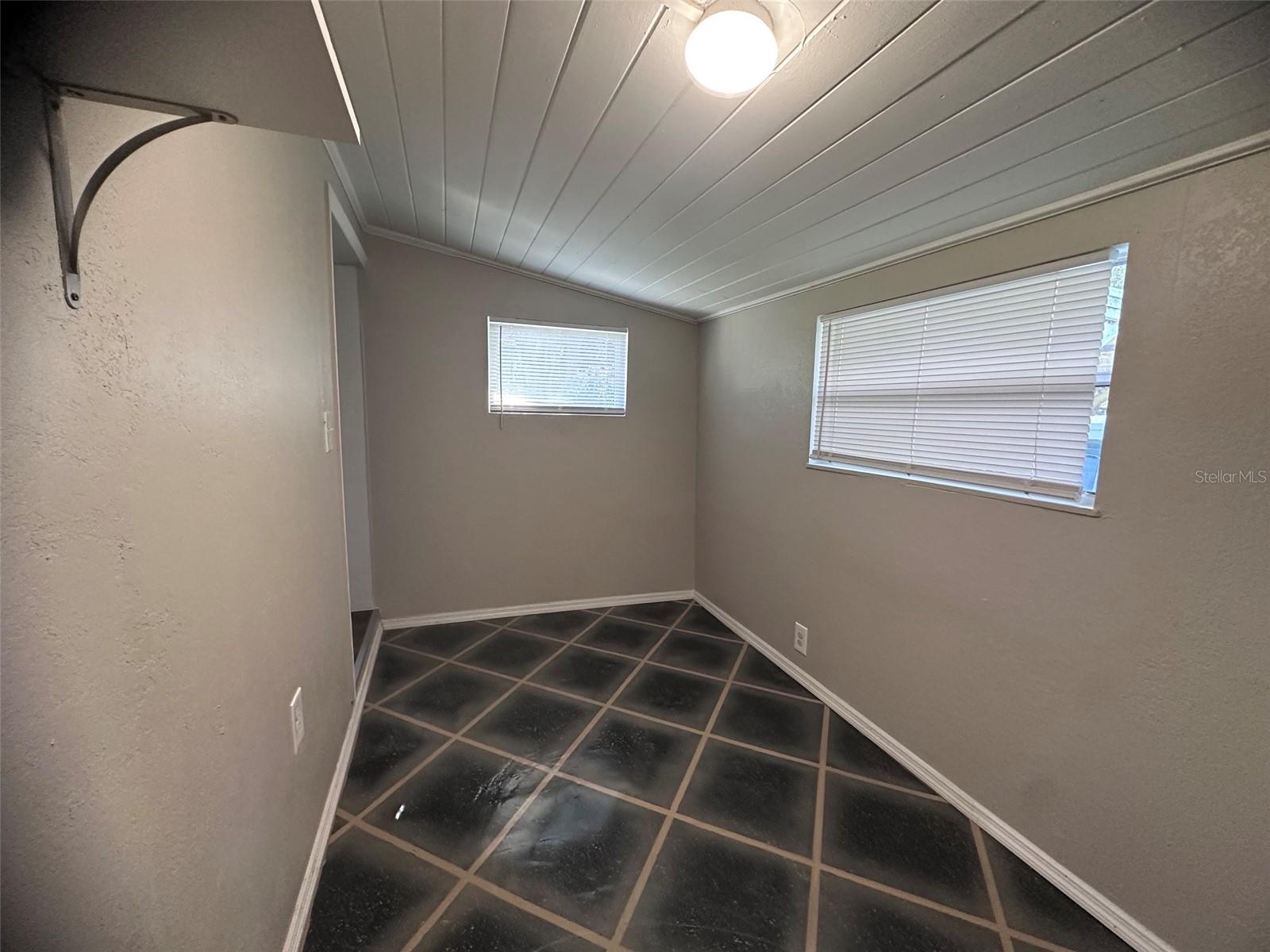 1215 Manor Dr Property Photo 32