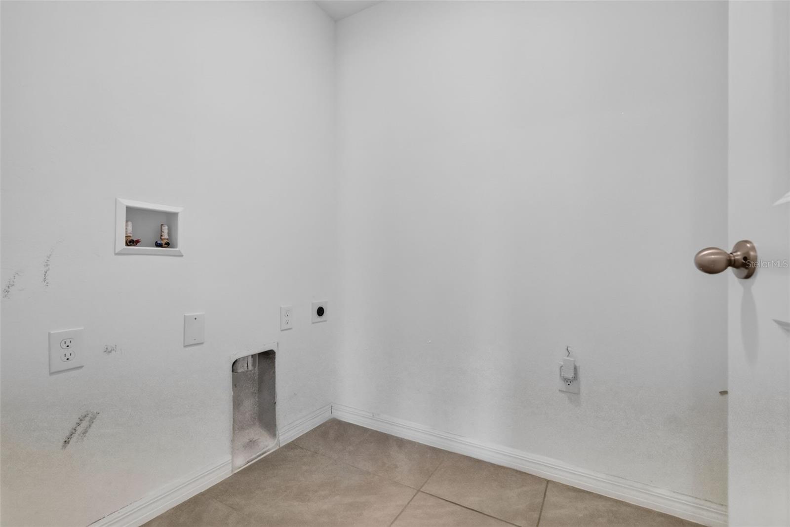8510 Triumph Cir Property Photo 48