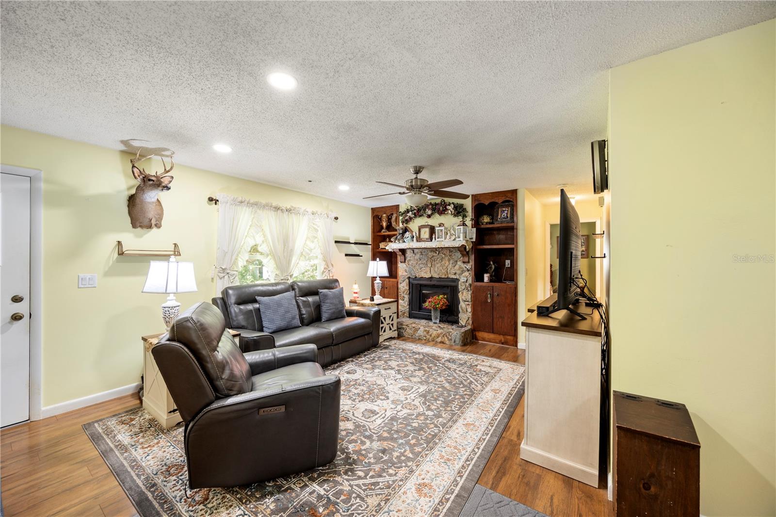 605 First Ave Property Photo 6