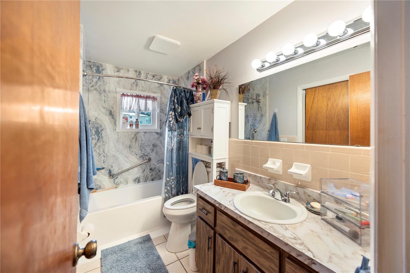 605 First Ave Property Photo 17