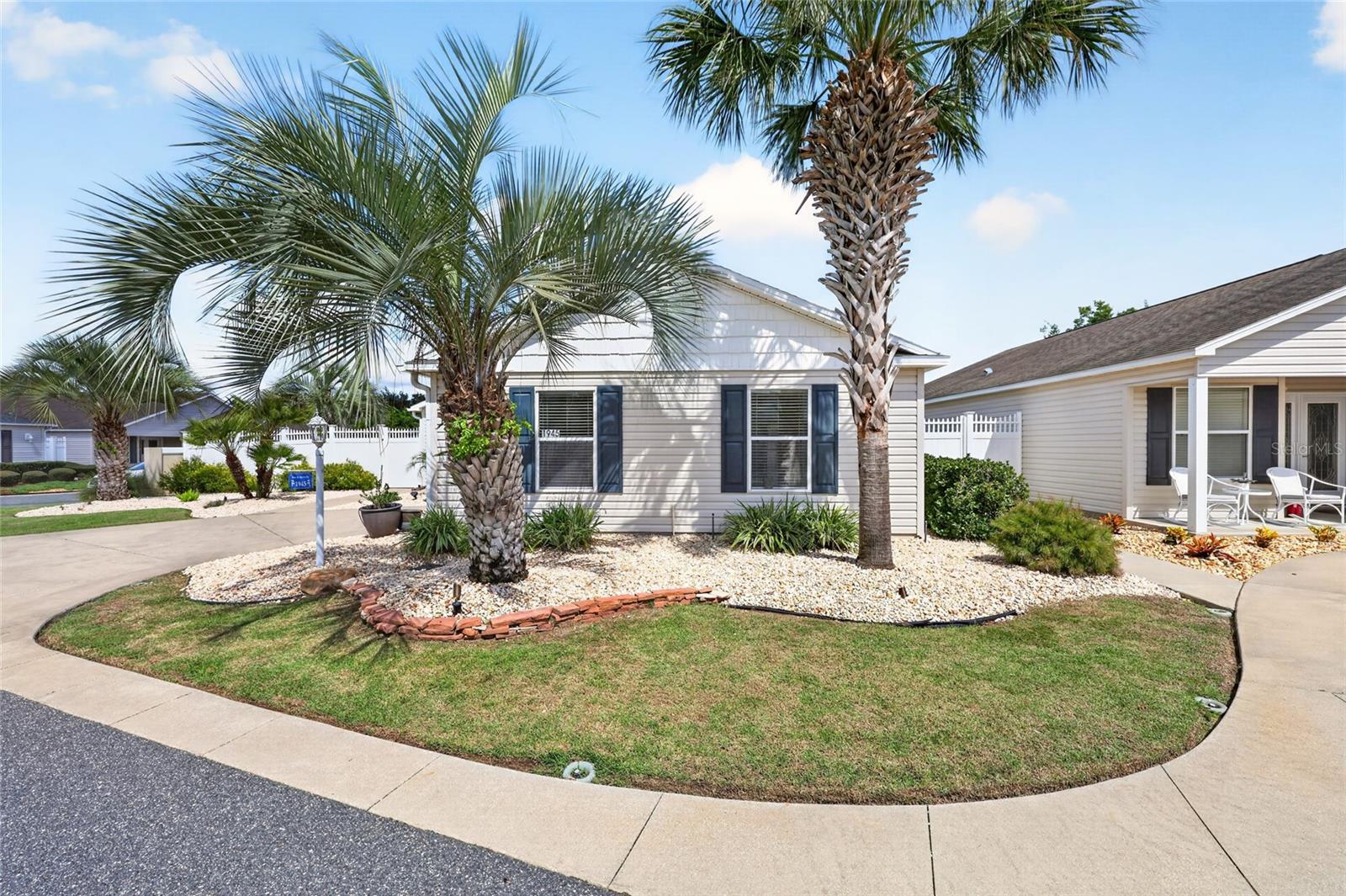 1945 Fiddlewood Pl Property Photo 4