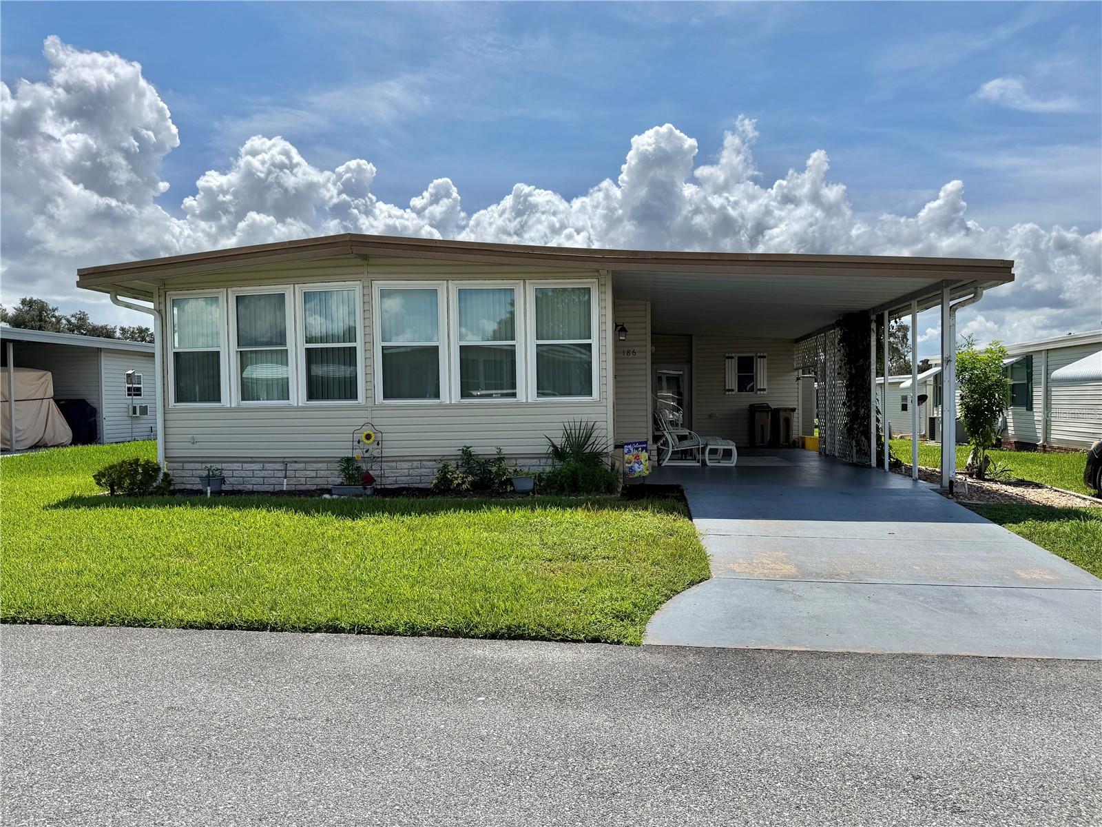 186 Hibiscus Way Property Photo