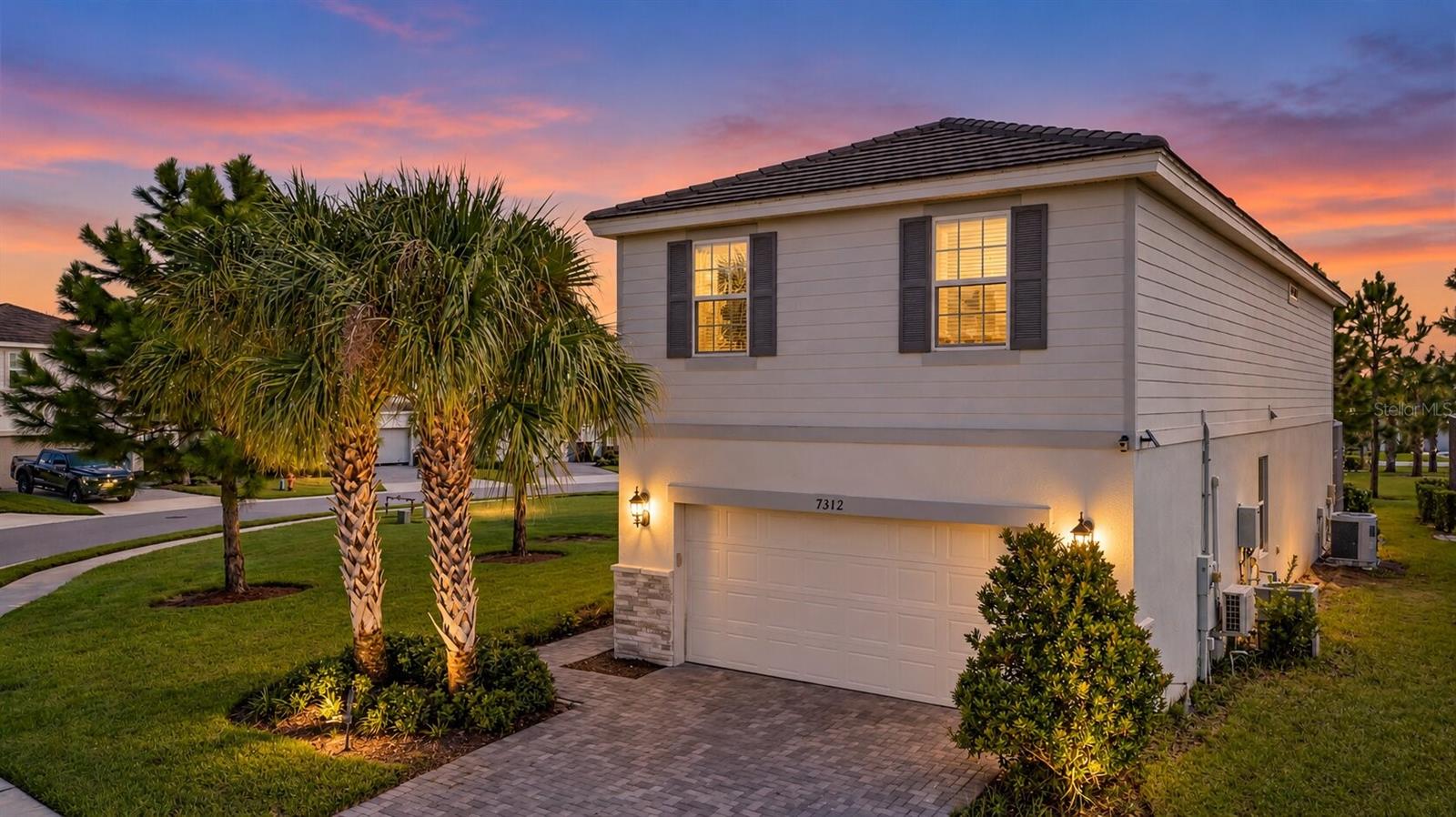 7312 OAKMOSS LOOP Property Photo 1