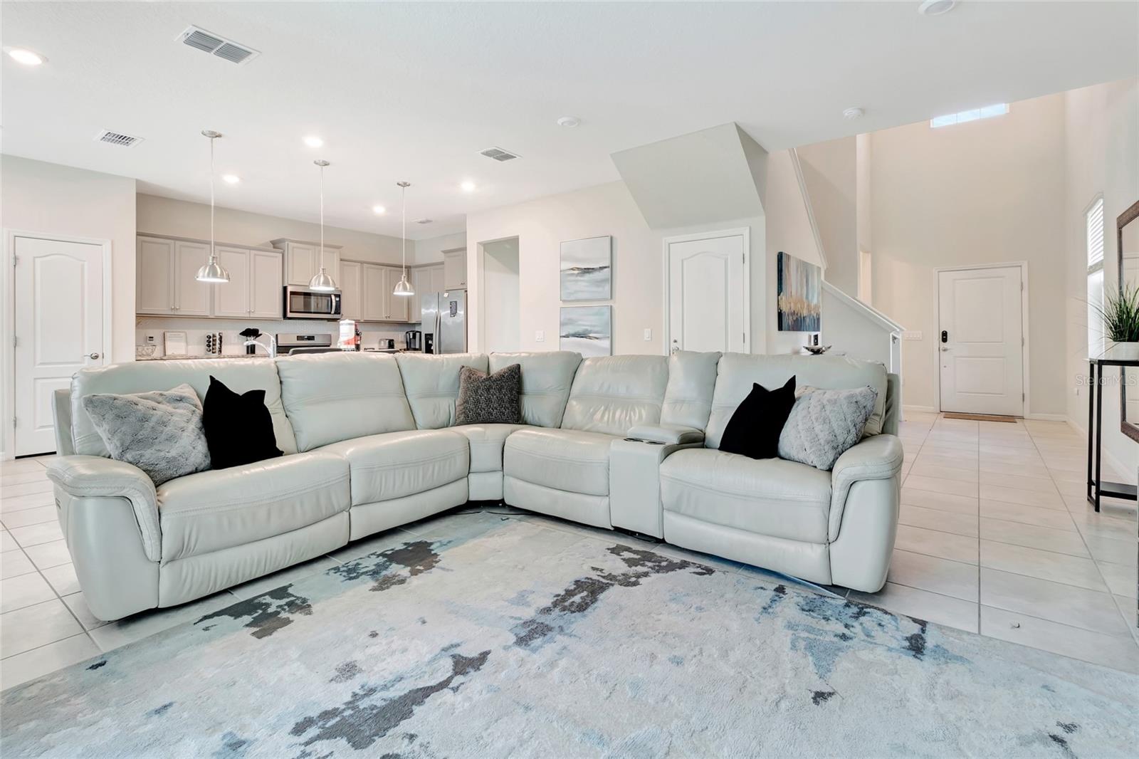 7312 Oakmoss Loop Property Photo 4