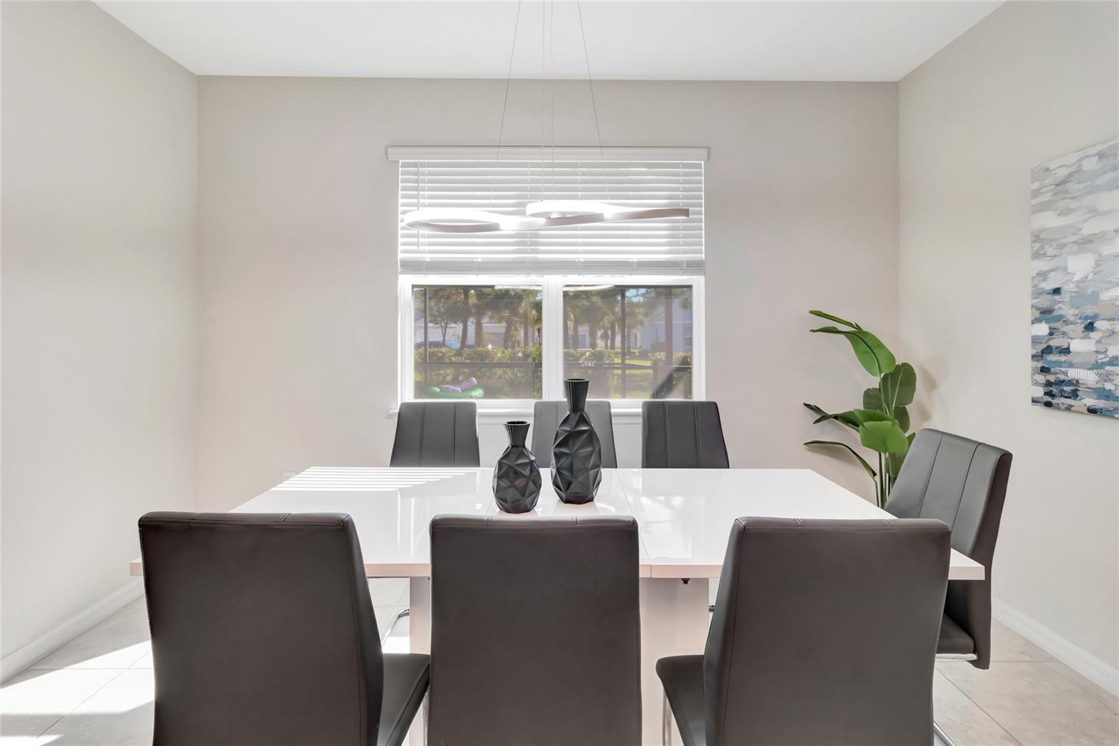 7312 Oakmoss Loop Property Photo 10
