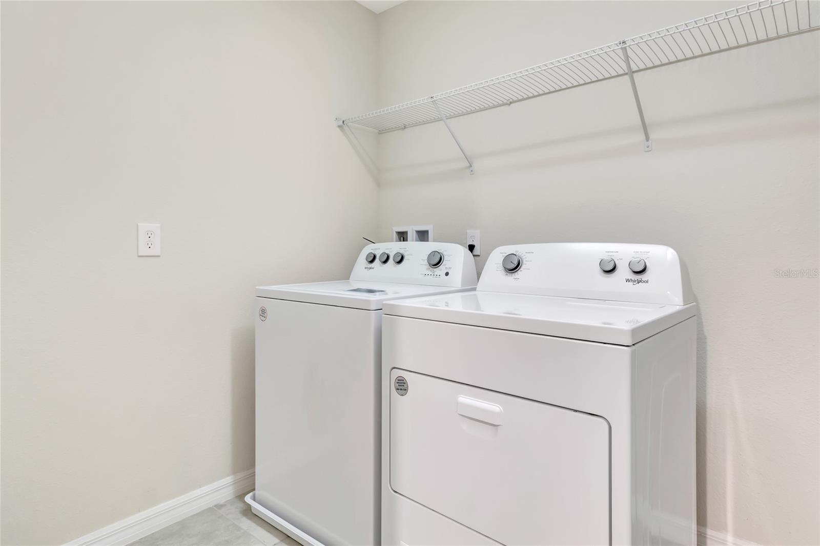7312 Oakmoss Loop Property Photo 33