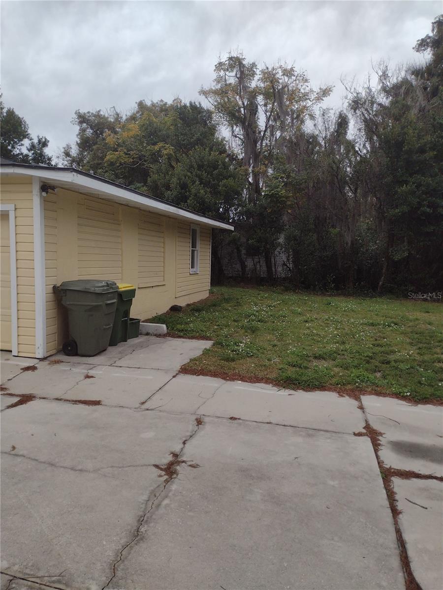 320 S 4th St Property Photo 4
