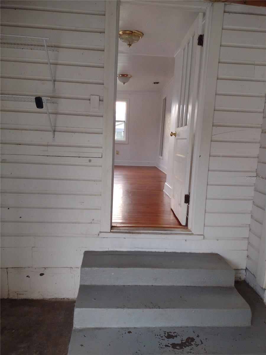 320 S 4th St Property Photo 6