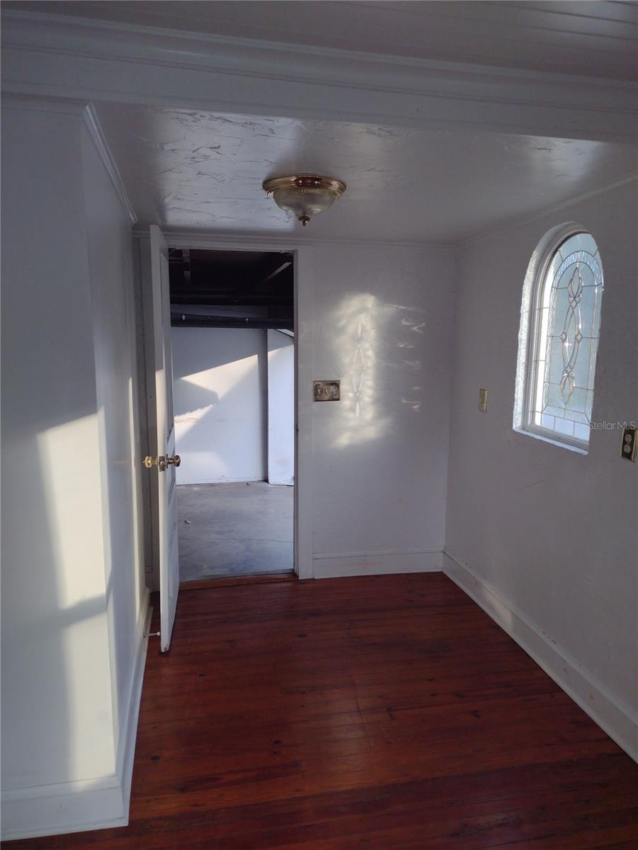 320 S 4th St Property Photo 7