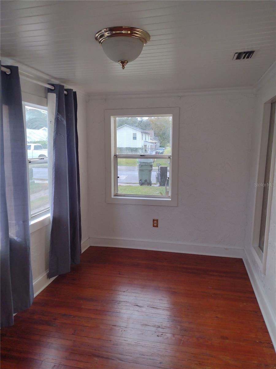 320 S 4th St Property Photo 8