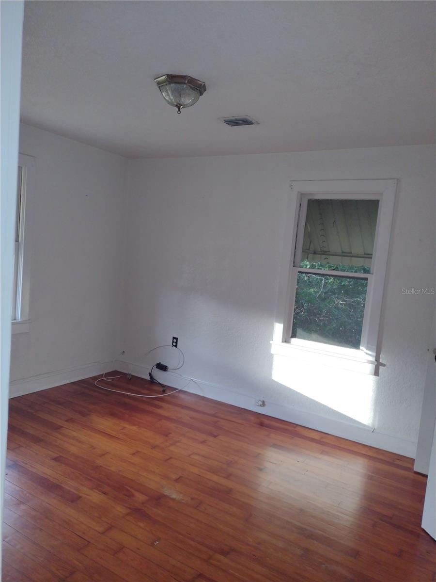 320 S 4th St Property Photo 12