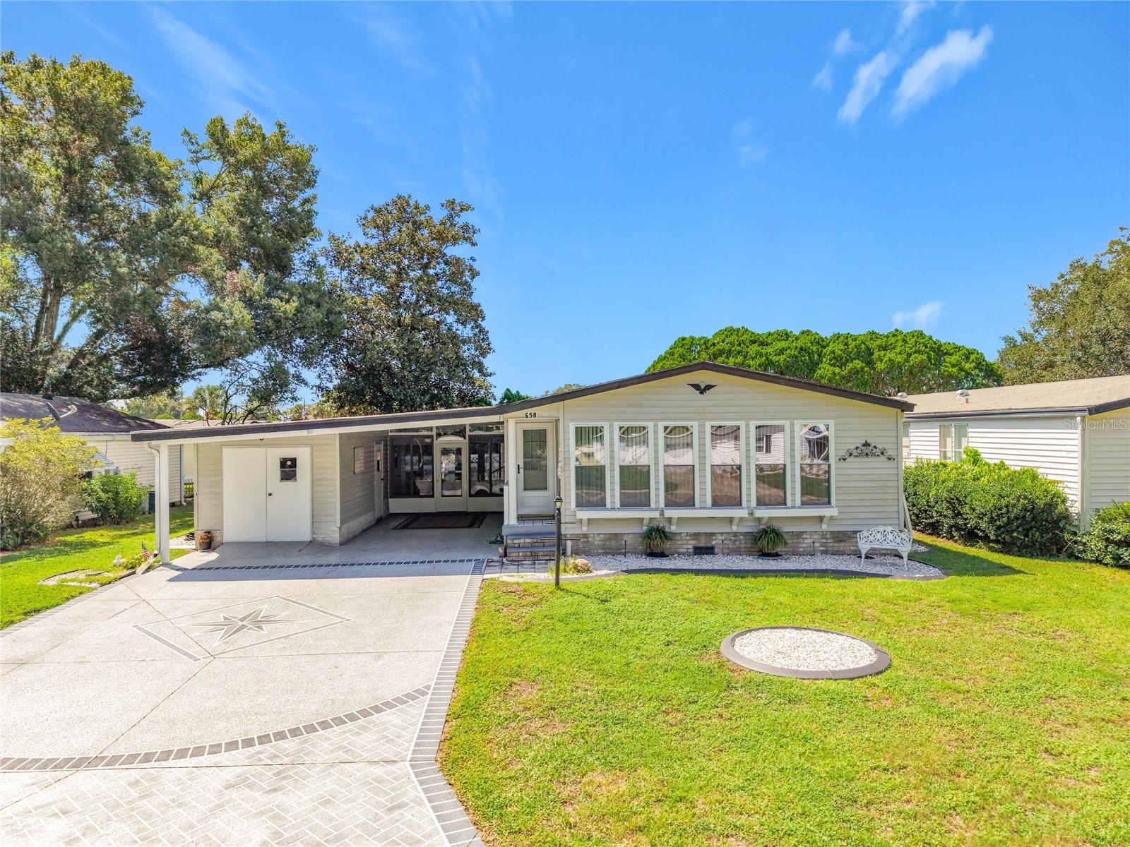 658 RAINBOW BLVD Property Photo 1