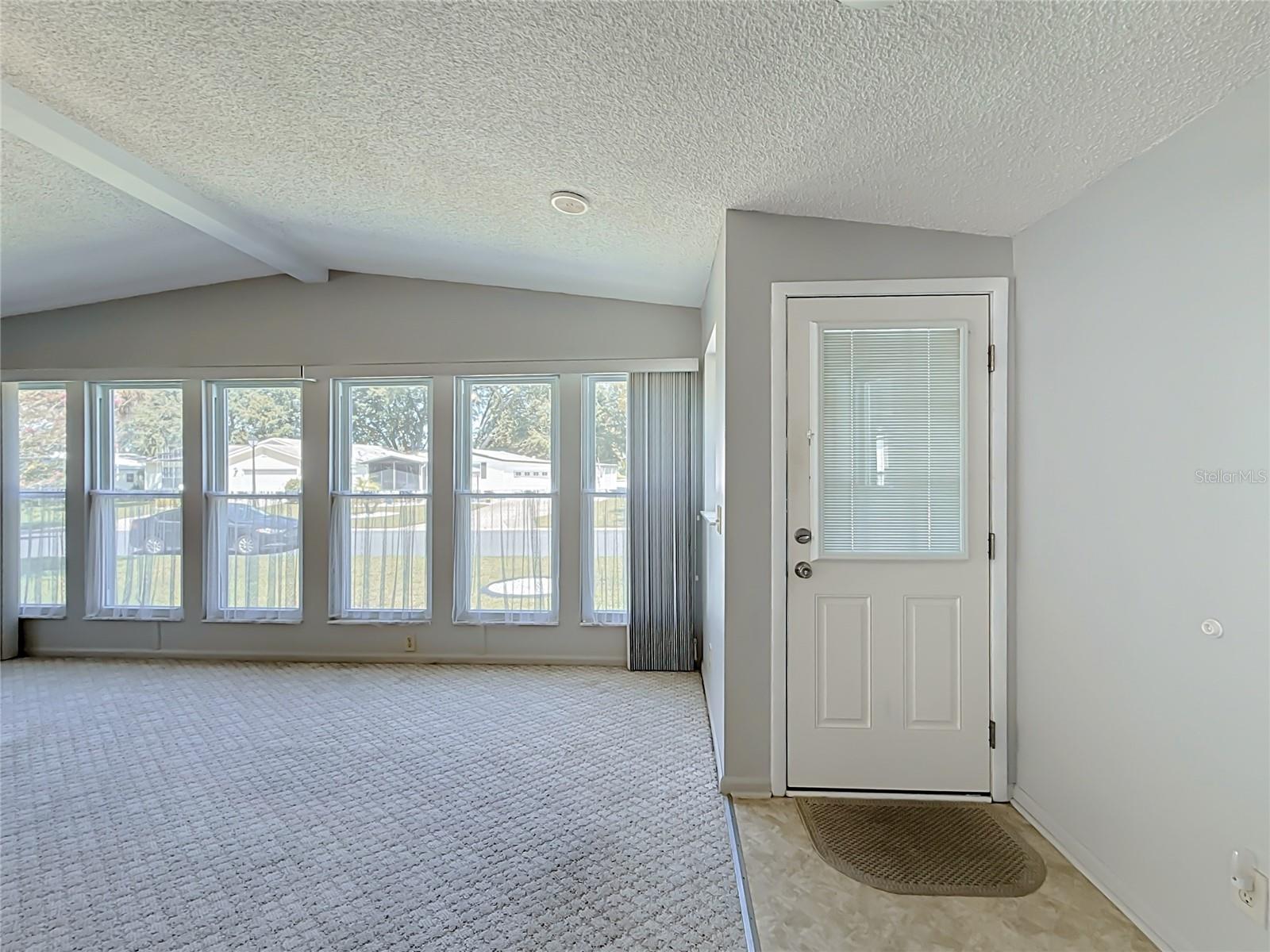 658 Rainbow Blvd Property Photo 10