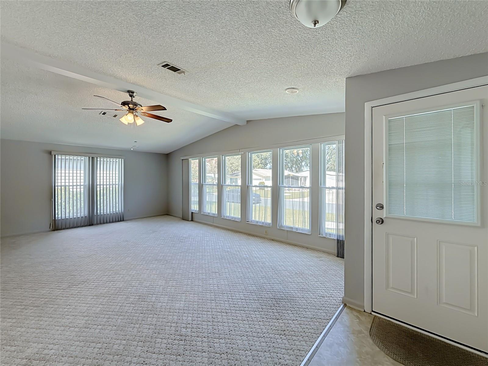 658 Rainbow Blvd Property Photo 11