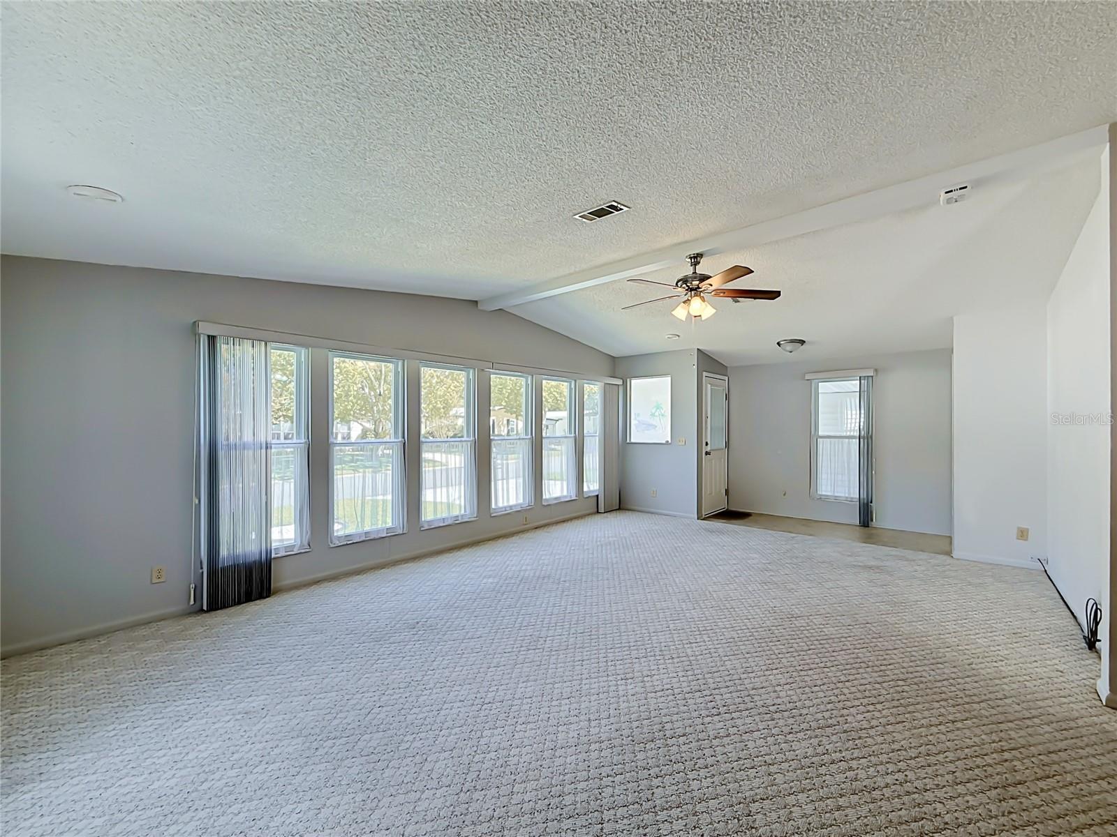 658 Rainbow Blvd Property Photo 12