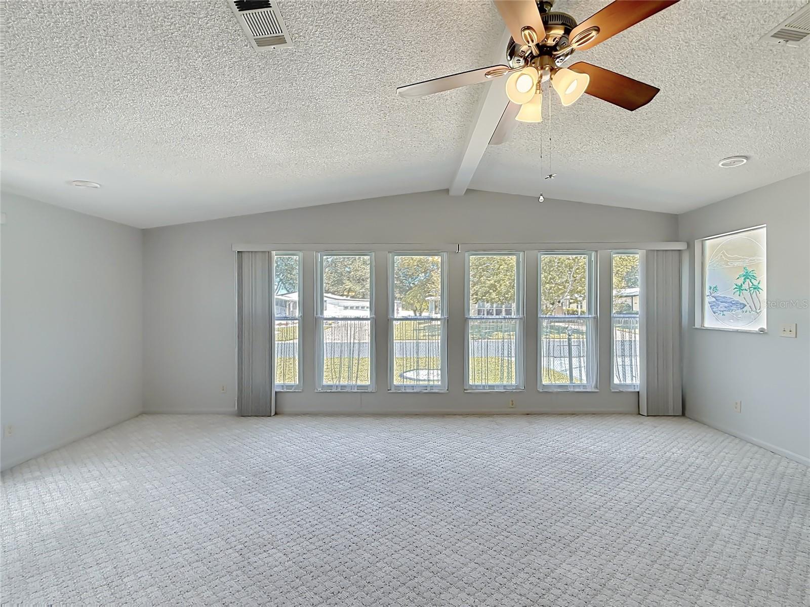 658 Rainbow Blvd Property Photo 15