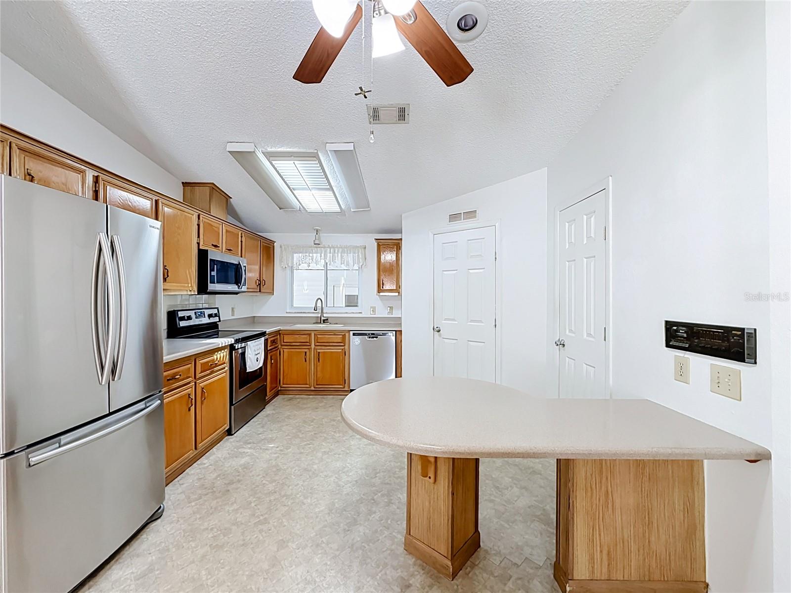 658 Rainbow Blvd Property Photo 23