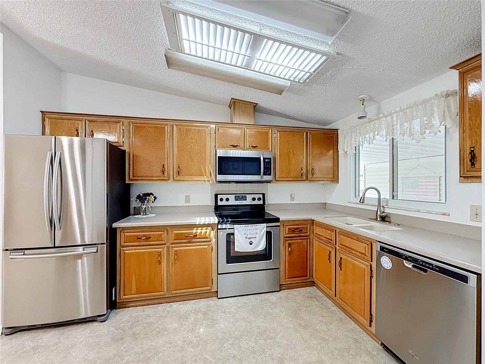 658 Rainbow Blvd Property Photo 25