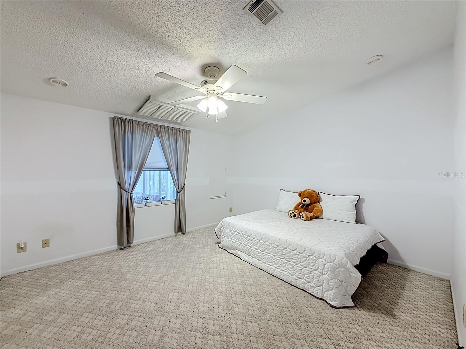 658 Rainbow Blvd Property Photo 27