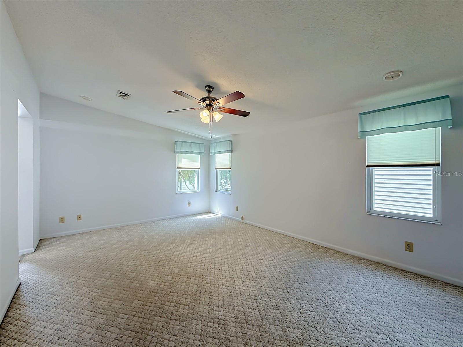 658 Rainbow Blvd Property Photo 32