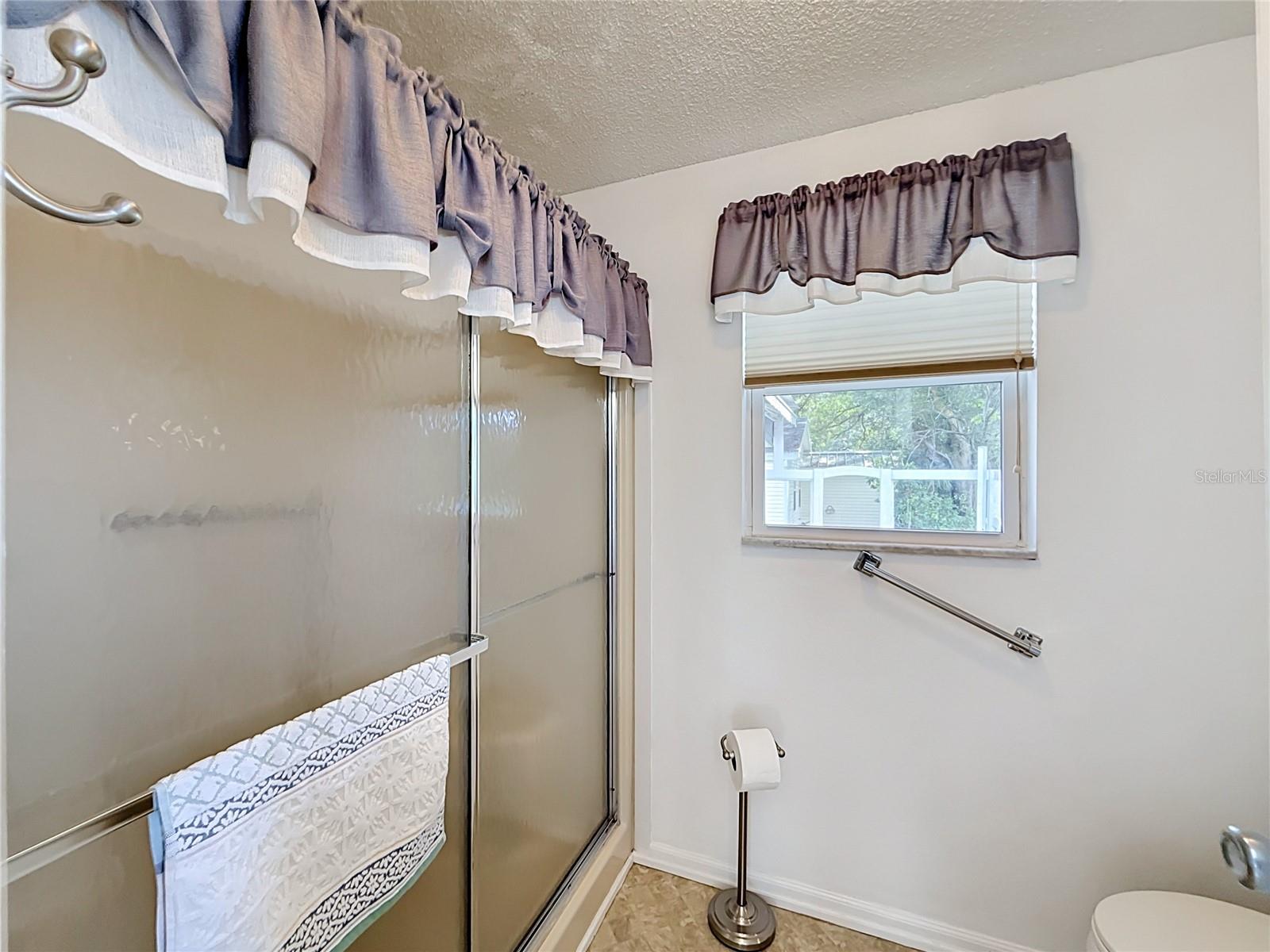 658 Rainbow Blvd Property Photo 39