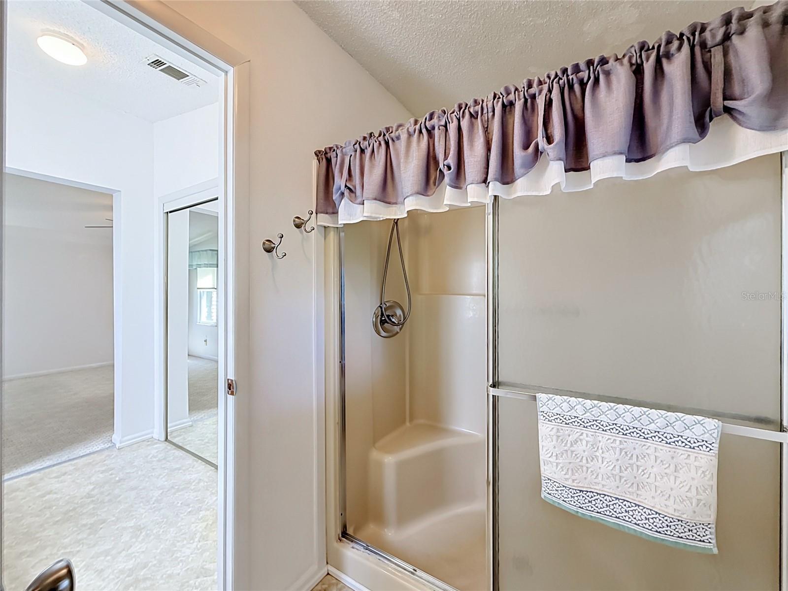 658 Rainbow Blvd Property Photo 40