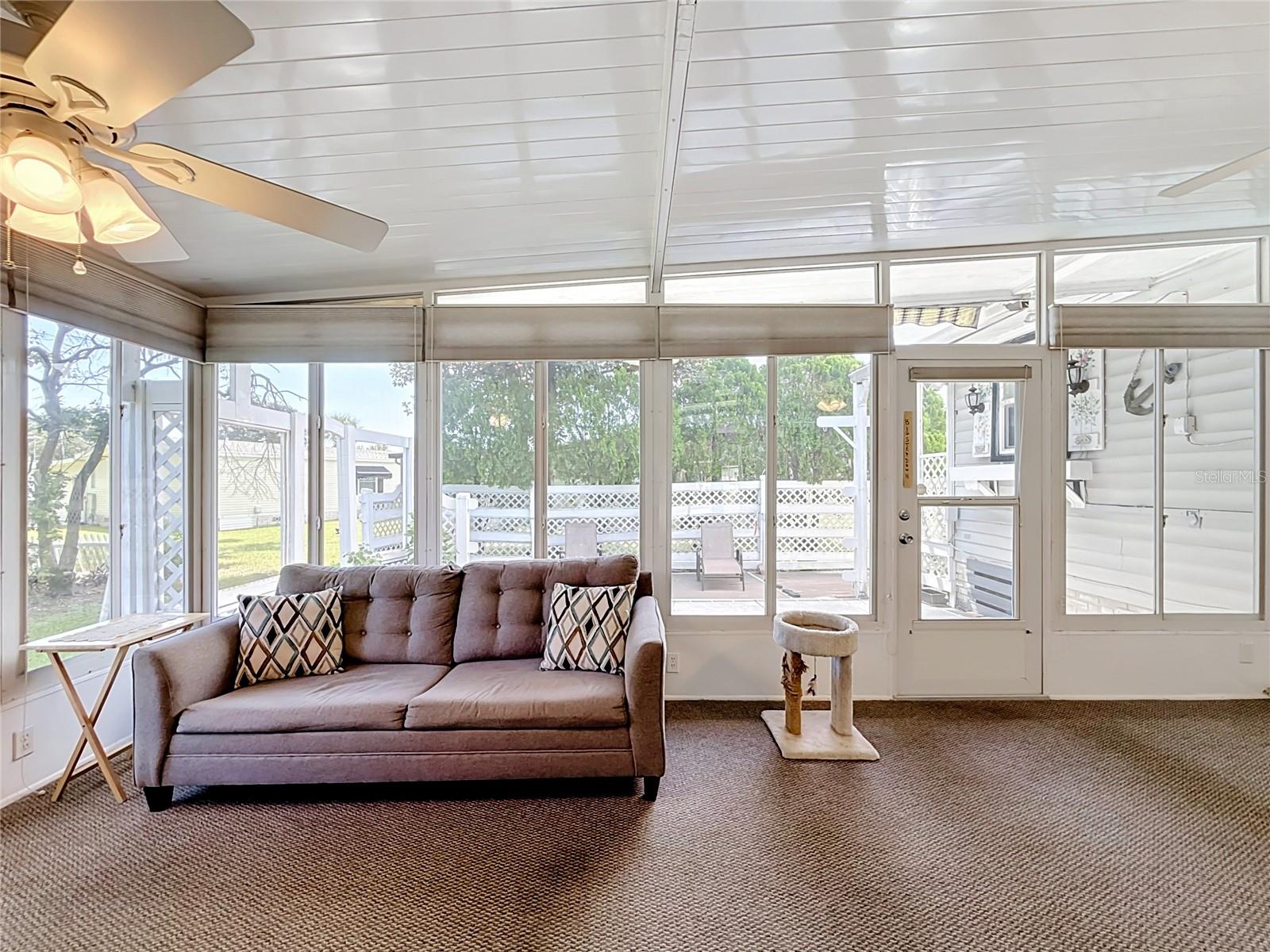 658 Rainbow Blvd Property Photo 45