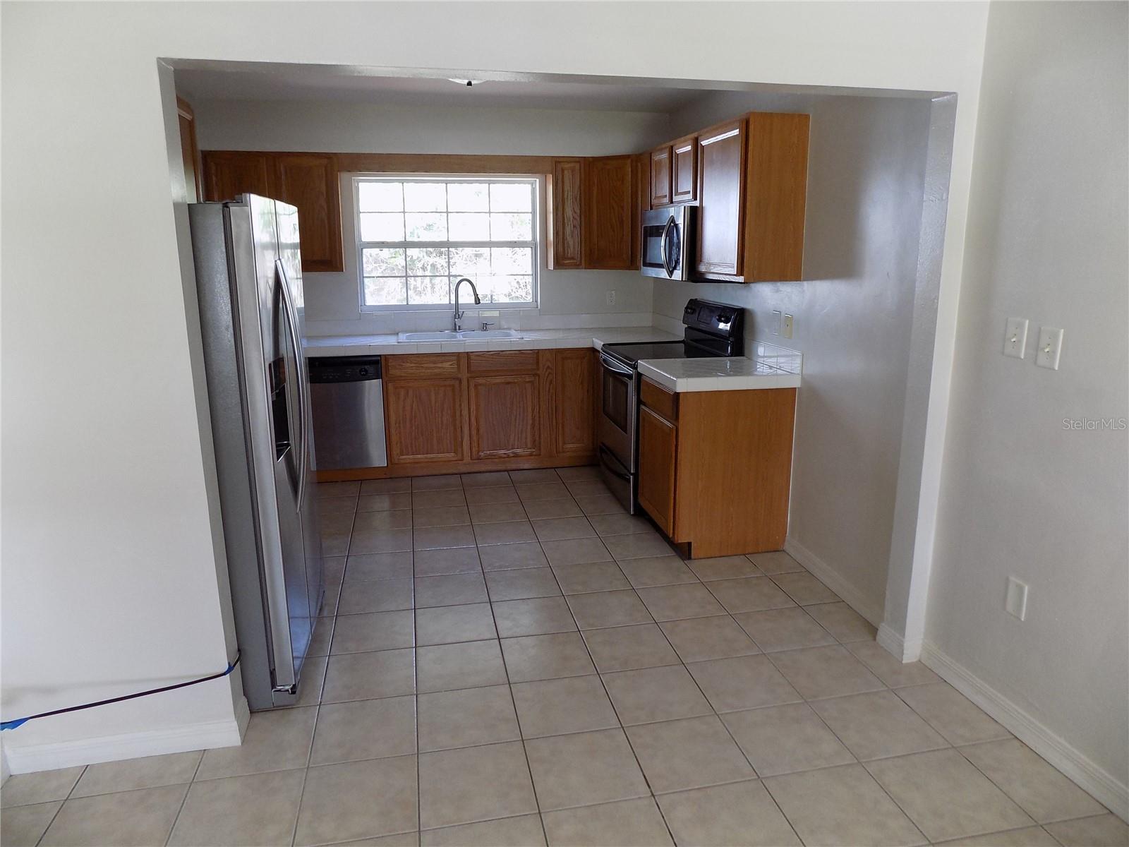 2747 Eastland Rd Property Photo 5