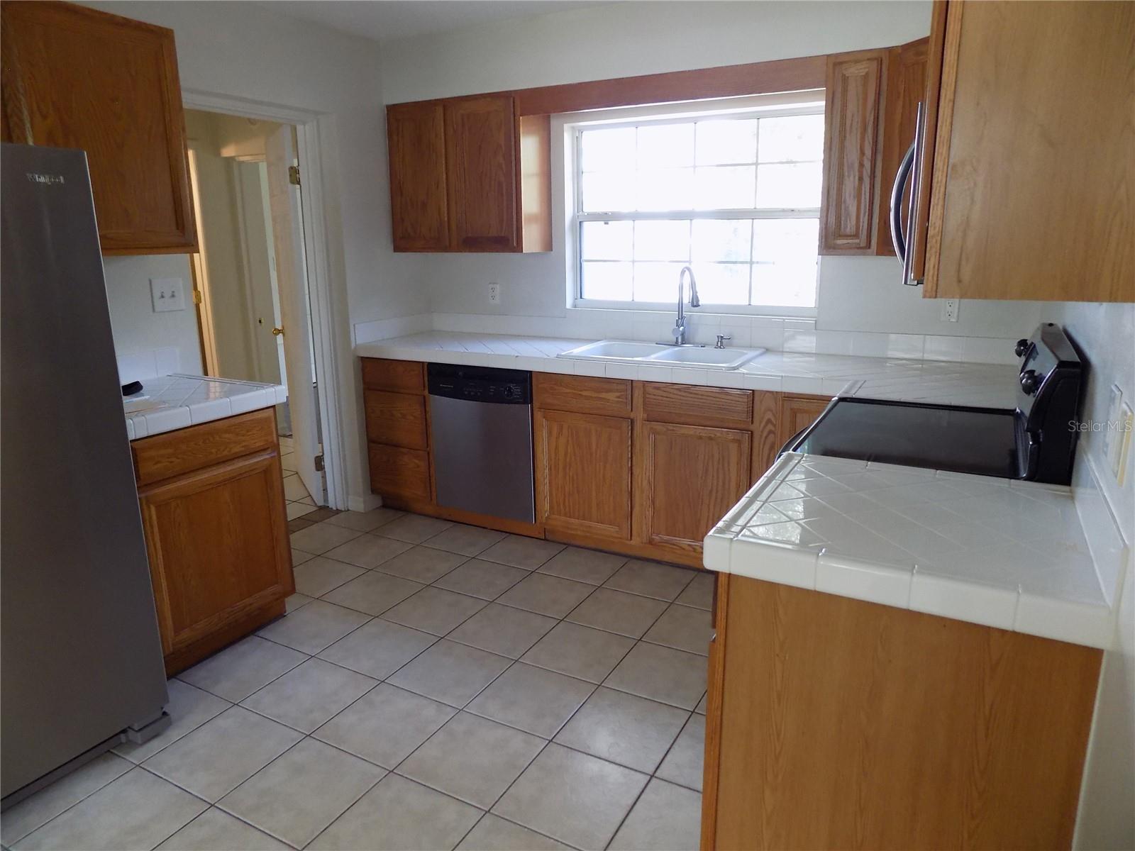 2747 Eastland Rd Property Photo 7