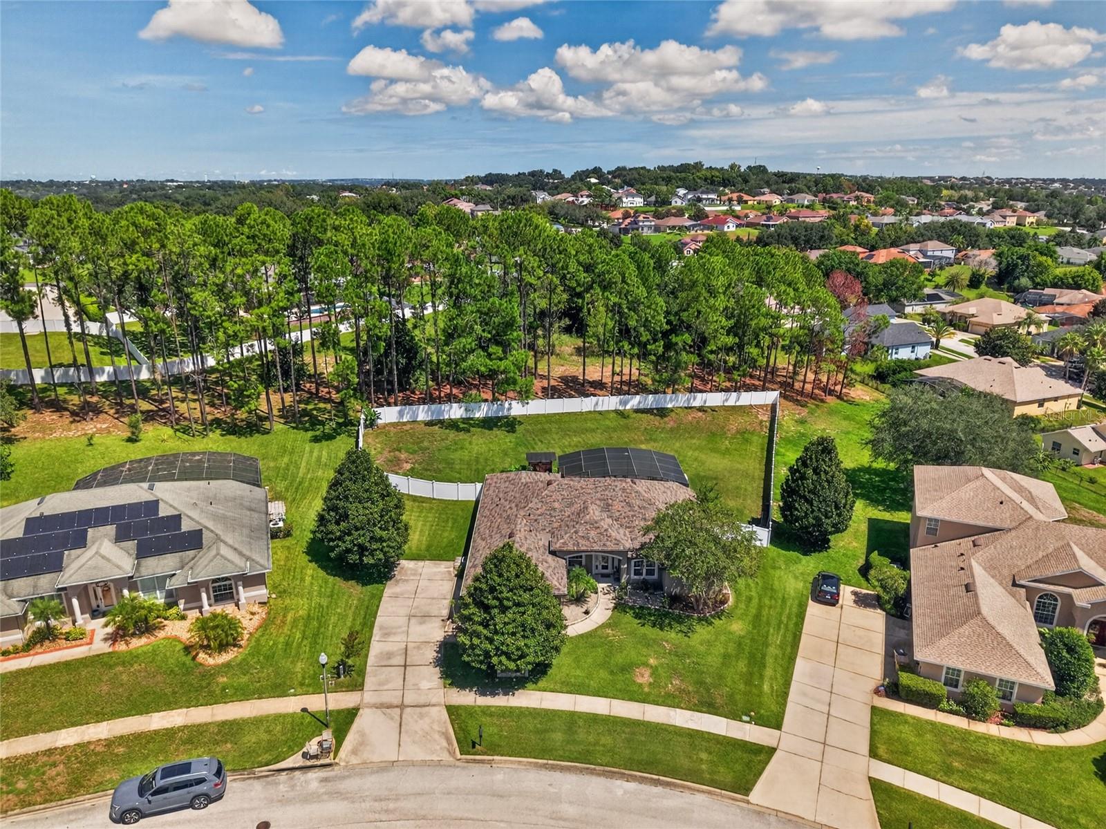 12902 Colonnade Cir Property Photo 4