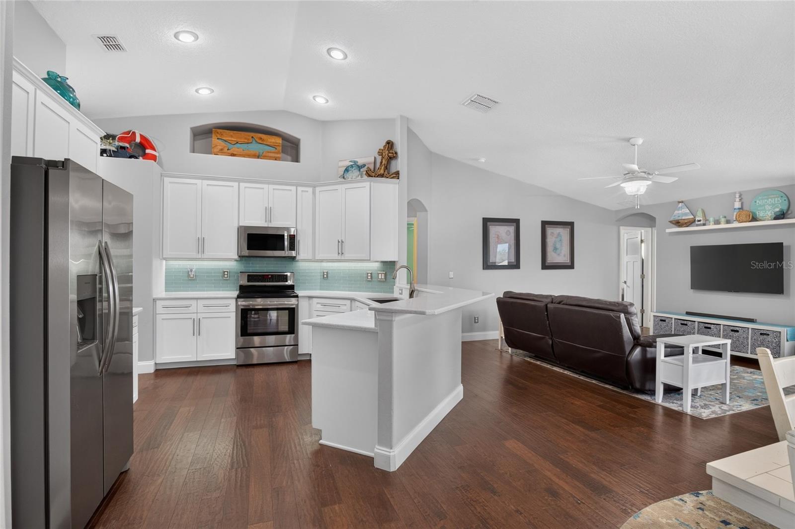 12902 Colonnade Cir Property Photo 5