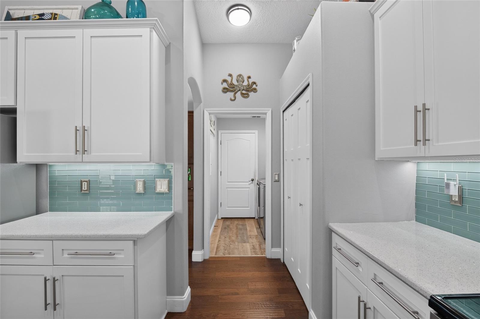 12902 Colonnade Cir Property Photo 7