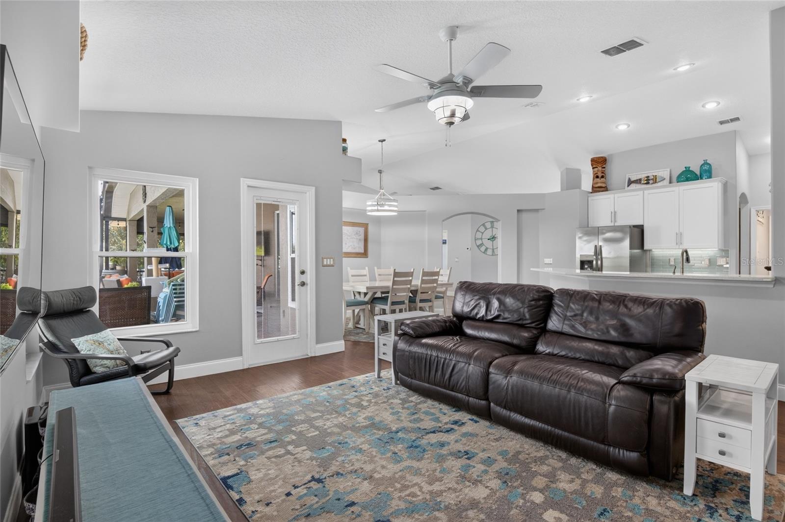 12902 Colonnade Cir Property Photo 9