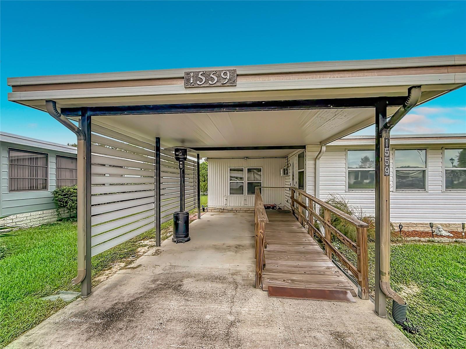1559 Nassau Cir Property Photo 3