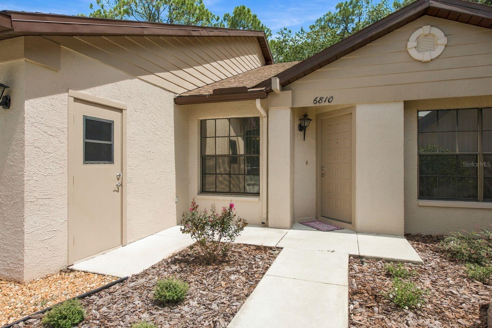 6810 Plumleaf Ct Property Photo 2