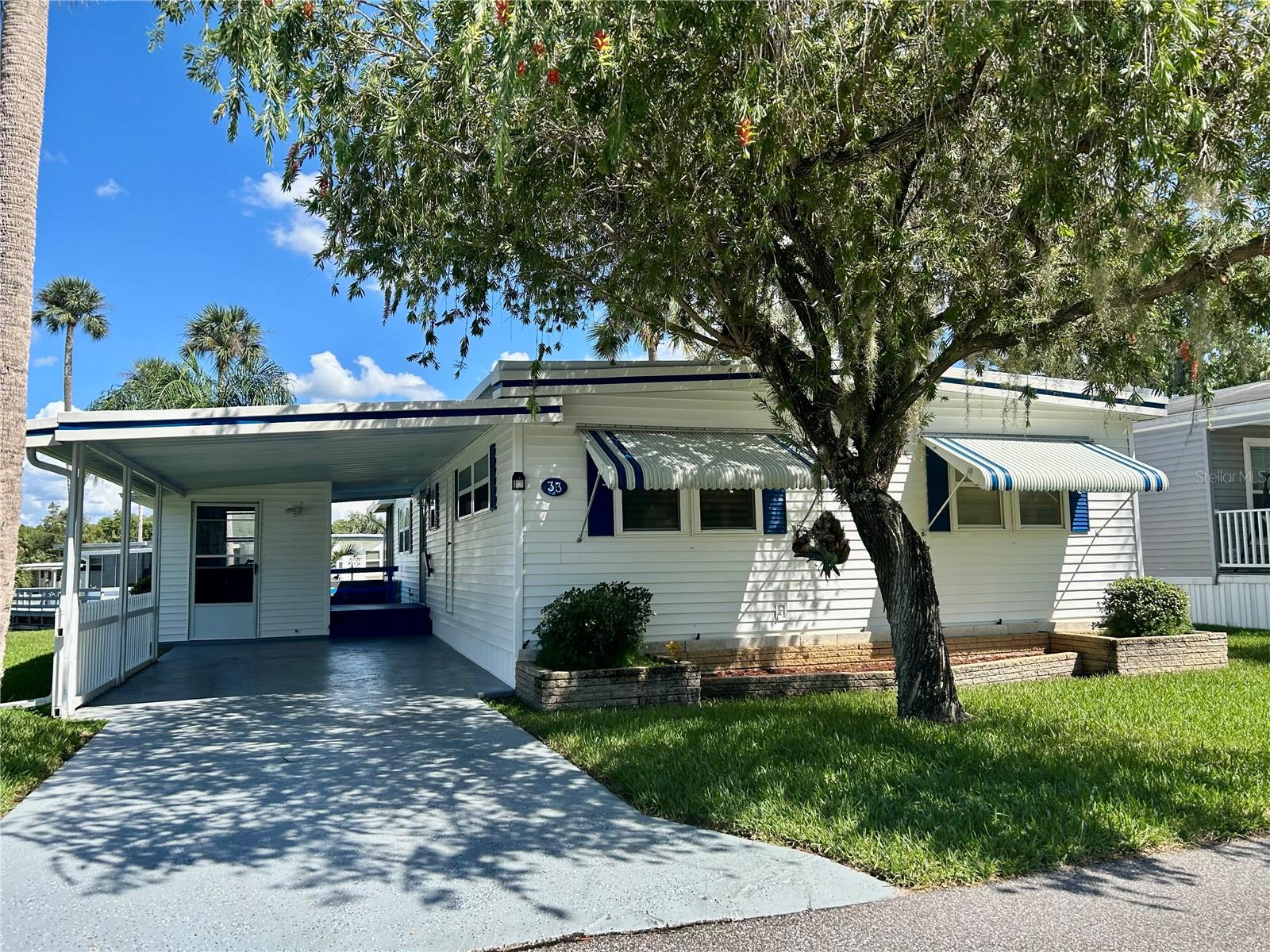33 COCOS PLUMOSA DR Property Photo 1