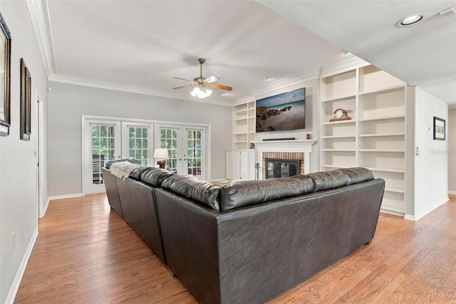 8732 Spring Ct Property Photo 3
