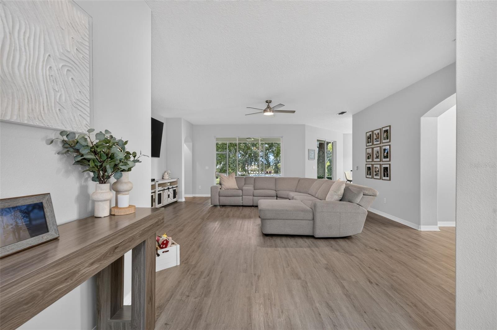 3850 Beacon Ridge Way Property Photo 4