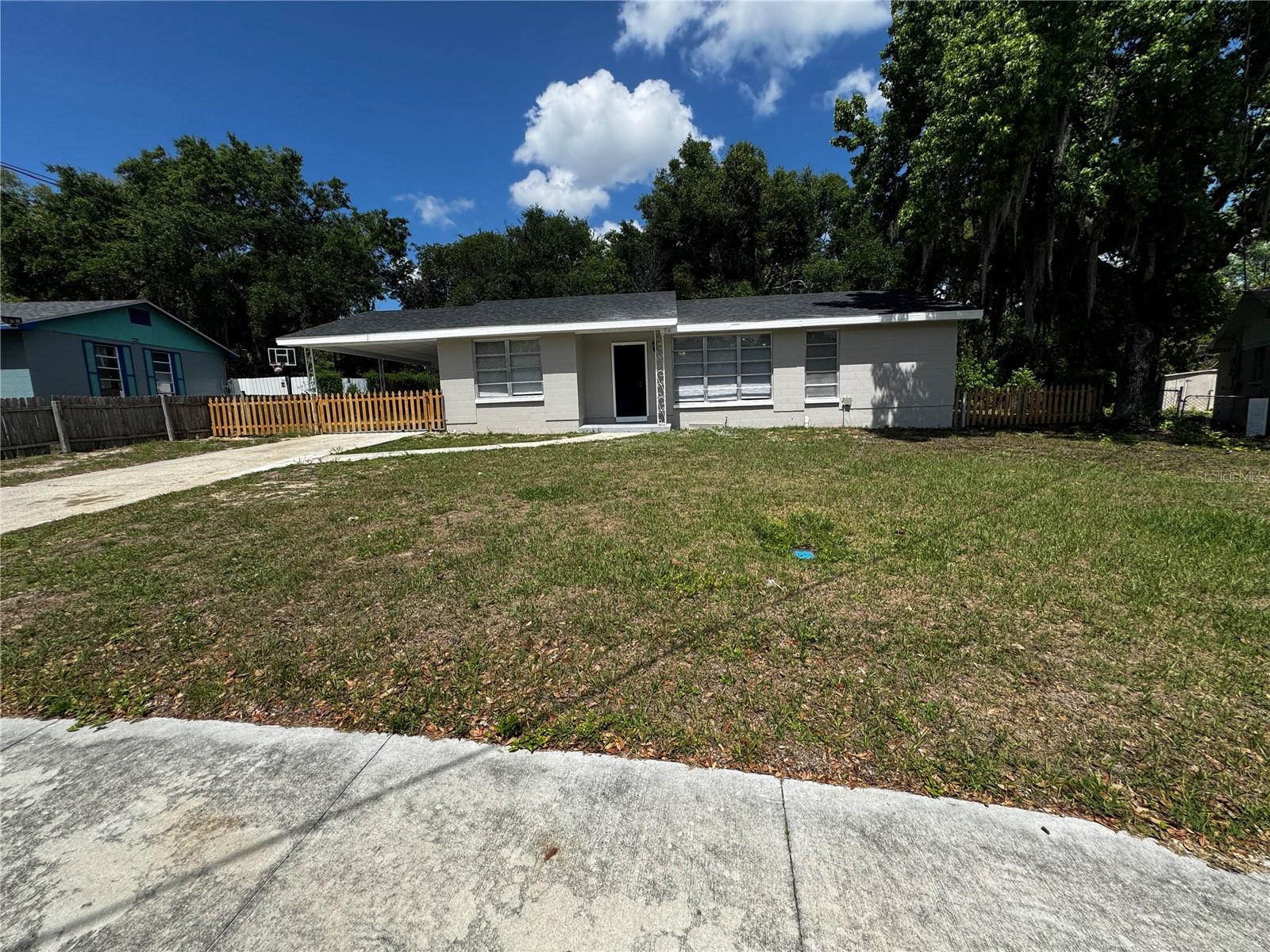 1610 Crest Ave Property Photo 1