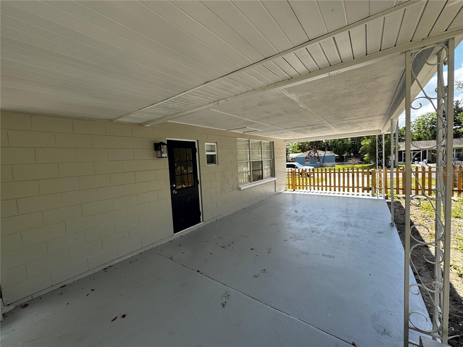 1610 Crest Ave Property Photo 2