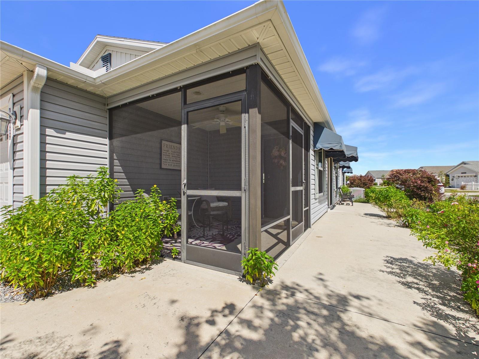 2369 Hill St Property Photo 2