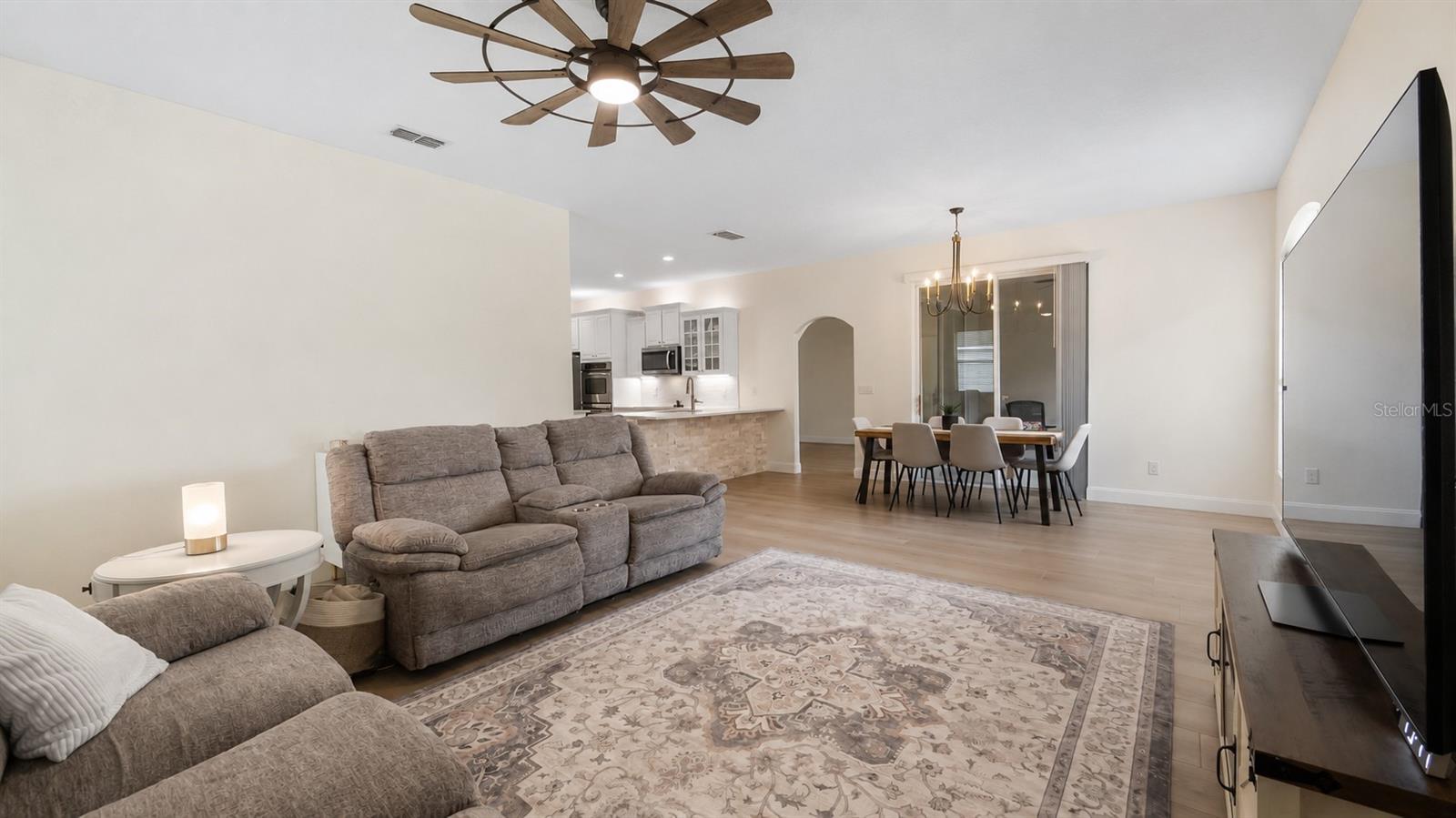 1093 Harmony Ln Property Photo 11