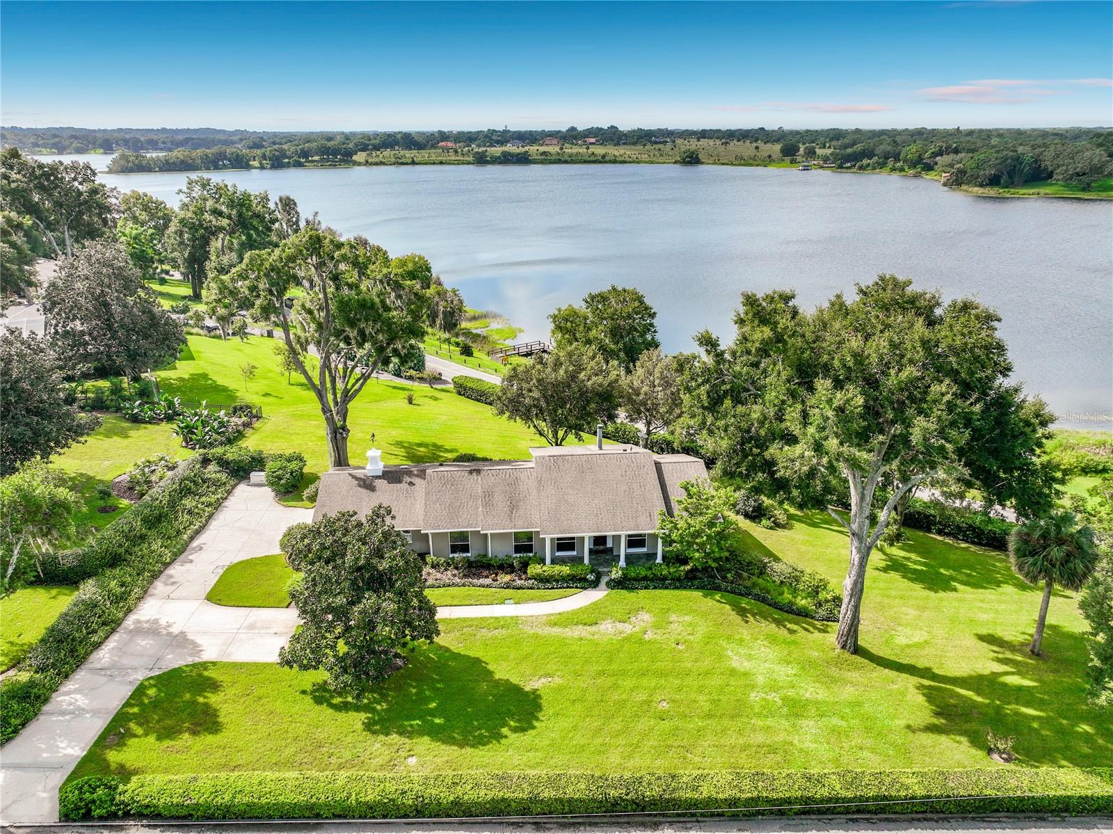 1800 Country Club Dr Property Photo 1