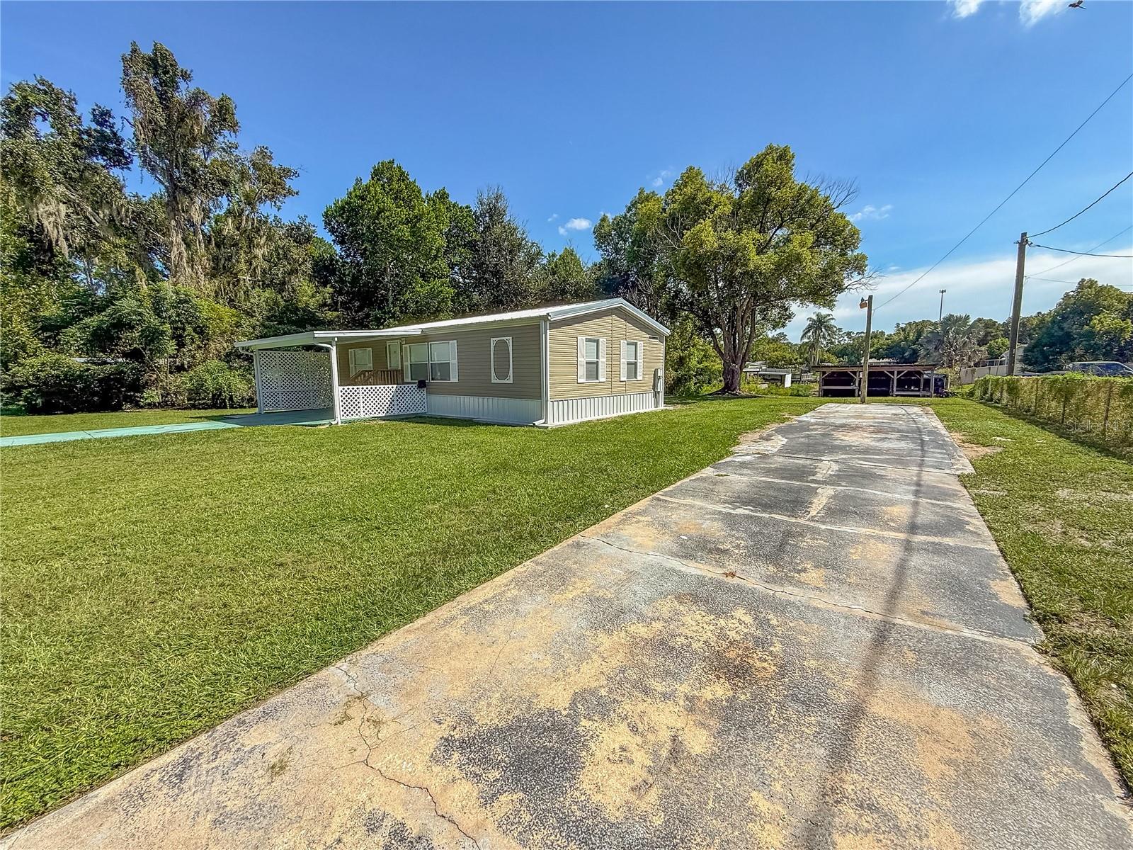 13708 Palm Dr Property Photo 2