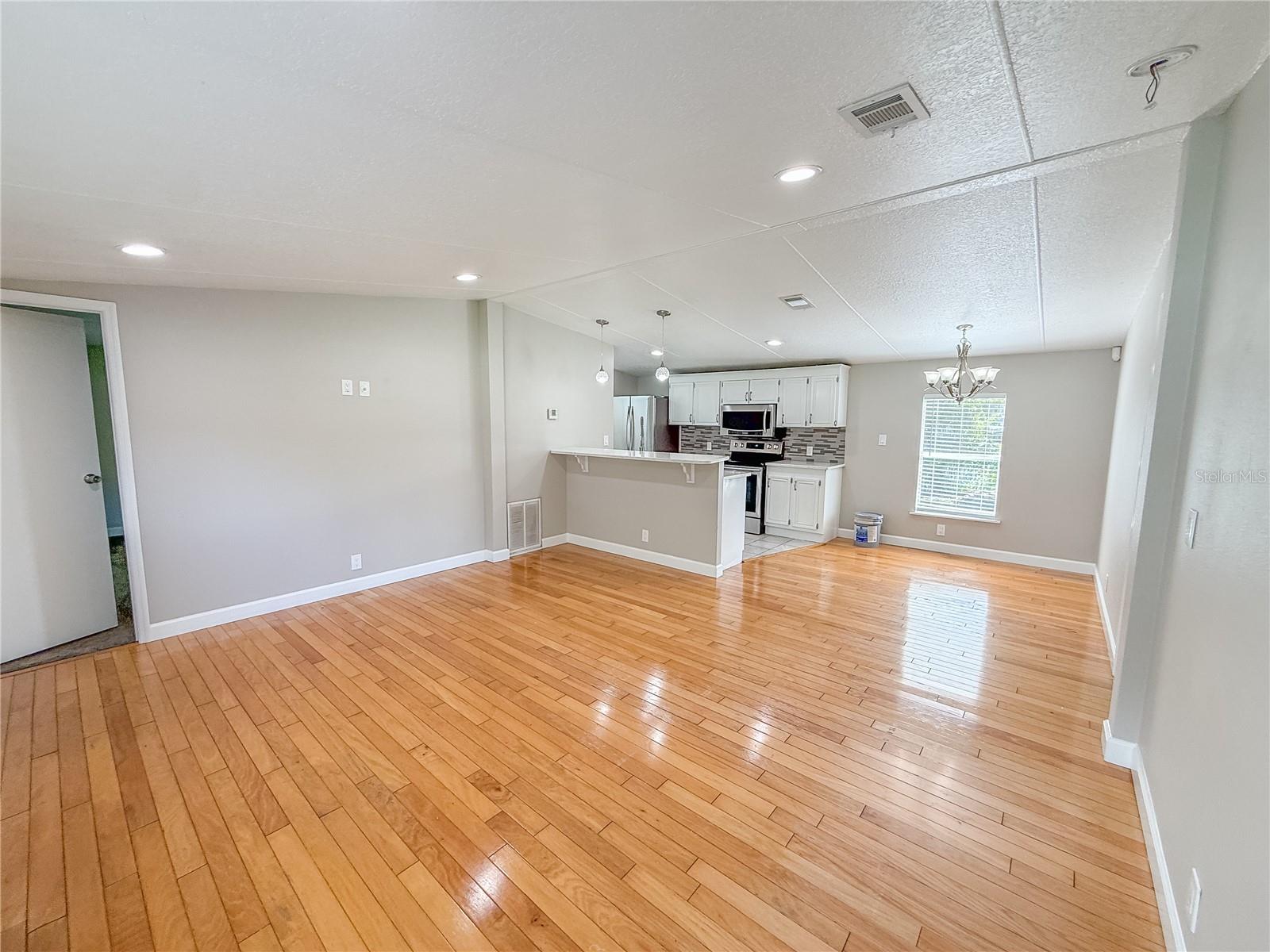 13708 Palm Dr Property Photo 6